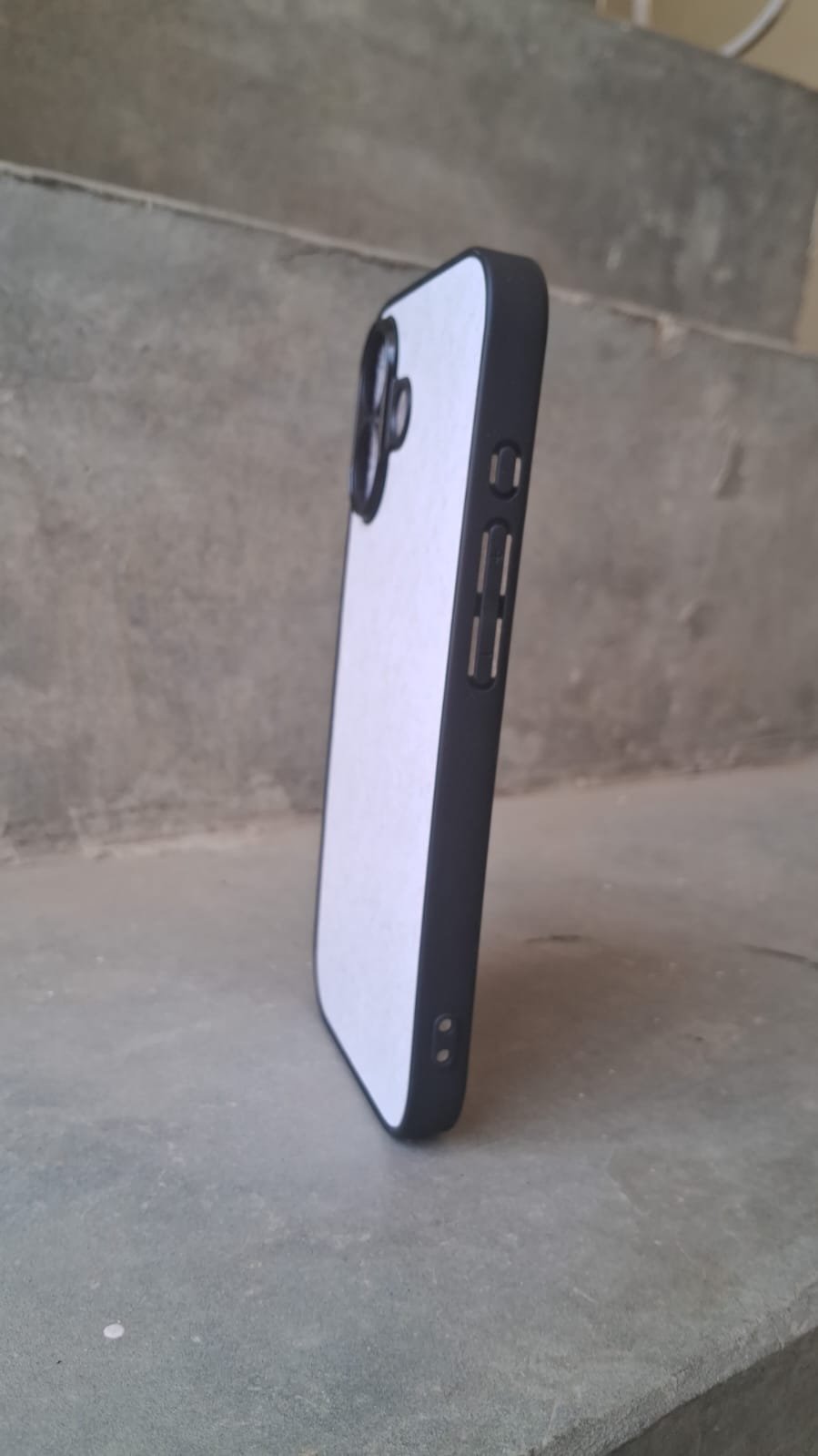 Iphone 17 back cover